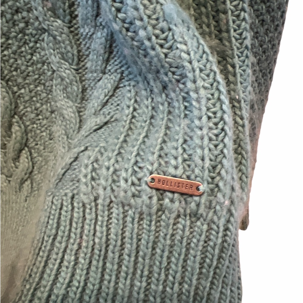 Hollister green cable knit sweater. Size Small. - Picture 2 of 3